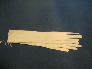 A pair of French 19th/20th Century lady's kid skin gloves