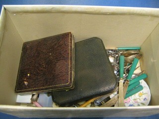 2 sets of silver plated pastry forks and a small collection of cutlery, cased
