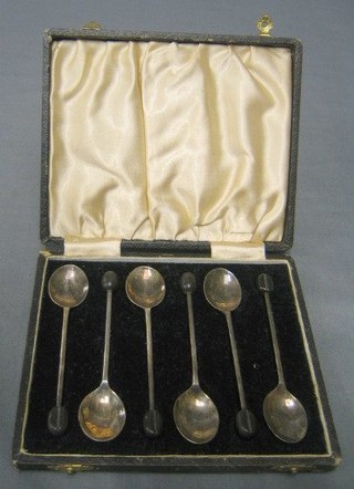 A set of 6 silver bean end coffee spoons, Sheffield 1934, cased