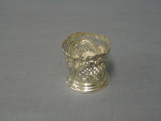 A Victorian Art Nouveau pierced silver cup or vase frame, Birmingham 1892, 2 ozs