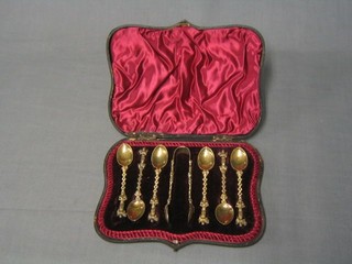 A set of 6 Victorian silver gilt teaspoons with pierced stems and figure finials and a pair of matching tongs, 4 ozs, cased
