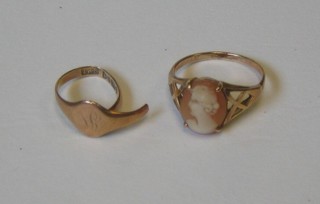 A lady's 9ct gold cameo ring together with a lady's gold signet ring (cut)