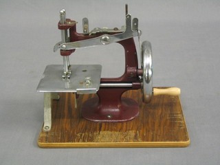 A childs miniature steel framed sewing machine 7"