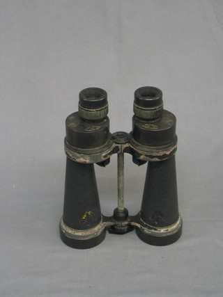A pair of WWII military issue Barr & Stroud binoculars 7 x 41
