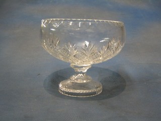 A cut glass pedestal fruit bowl 8"