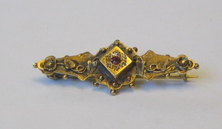 A lady's 9ct gold bar brooch