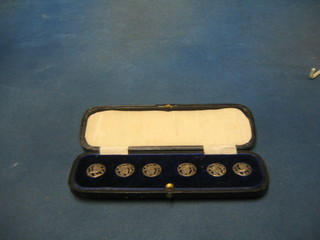 A set of 6 Edwardian pierced silver buttons Birmingham 1900 contained in a fitted leather case