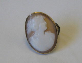 A lady's attractive oval portrait cameo ring contained in a 9ct gold mount