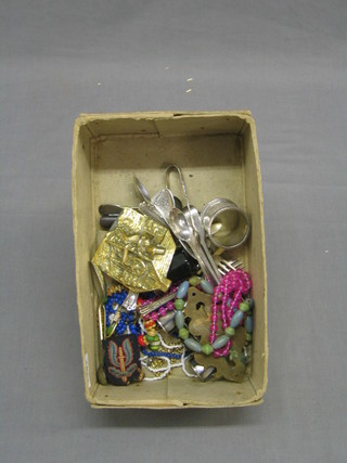 A silver napkin ring, a misers purse, 3 silver spoons, a small pair of opera glasses and a small quantity of costume jewellery