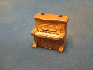 A Pendelfin model of an upright piano  3 1/2" (slight chip to keyboard)