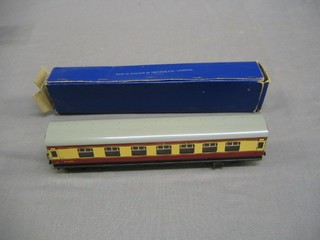 A Hornby OO gauge D12 passenger railway carriage in red and cream livery boxed