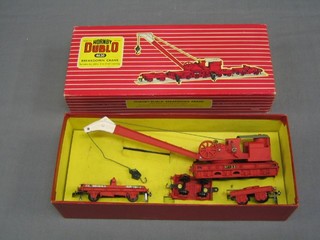 A Hornby 4620 break down crane contained in red striped box