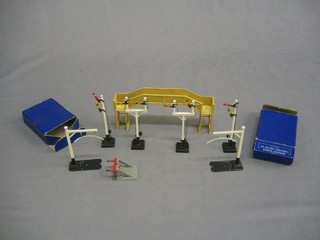 2 Hornby OO gauge loading gauges D1, boxed, a part Hornby OO gauge foot bridge (f), 3 Hornby signals and a buffer (unboxed)