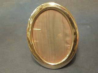 A plain oval silver plated easel photograph frame 7"