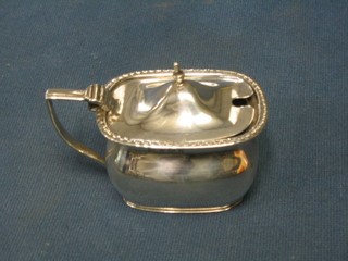 A Edwardian Georgian style silver mustard pot with hinged lid and blue glass liner, Birmingham 1905, 2 ozs
