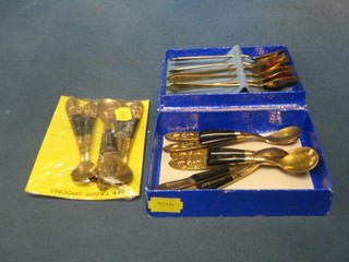 18 various Thai gilt metal tea spoons