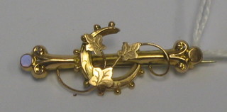 A 9ct gold bar brooch