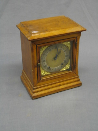 An Edwardian 8 day striking bracket clock, the 5" brass dial with Roman numerals, gilt metal spandrels and silver chapter ring, contained in a walnut case
