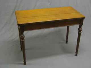 An Edwardian walnut card table raised on turned supports (crack to top) 36"