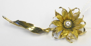 A lady's attractive 14ct red gold brooch in the form of a sun flower head with rotating centre, set a diamond