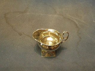 An Edwardian Georgian style silver cream jug Sheffield 1904, 3 ozs