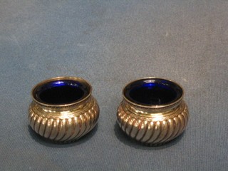A pair of Victorian circular silver salts with reeded decoration, London 1879, 3 ozs