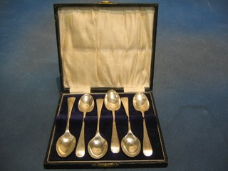 A harlequin set of 6 silver Old English pattern tea spoons, 3 ozs
