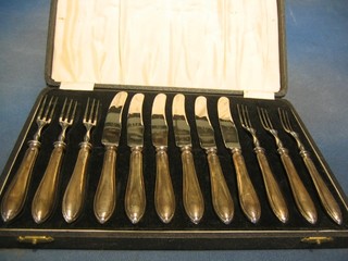 A set of 6 silver handled fruit knives and forks Sheffield 1958, cased
