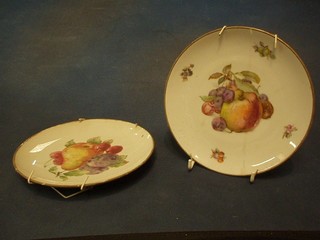 4 circular Bavarian porcelain plates decorated fruit (some rubbing to the gilt banding) (1 f and r)