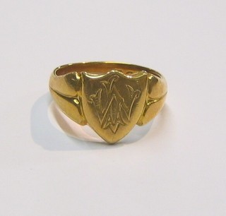 A gentleman's 18ct gold shield shaped signet ring engraved