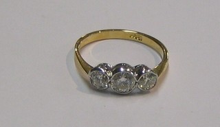 A lady's 18ct yellow gold engagement/dress ring set 3 diamonds (approx 0.80ct)