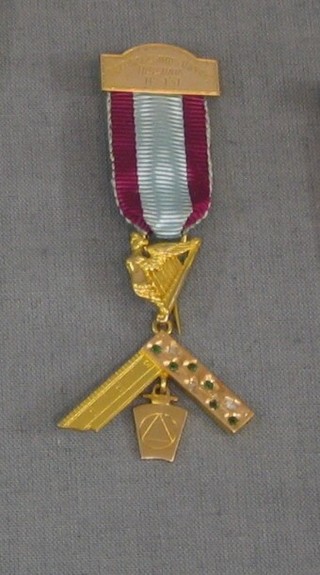 A 9ct gold Irish Constitution? Masonic Past Master's jewel Quadragesimus Quartus Hebernia no. 431