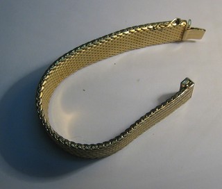 A lady's 18ct gold  bracelet 2 1/2 ozs
