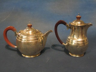 A circular silver bachelor's teapot and a matching hotwater jug, Birmingham 1913 by Mappin & Webb 22 ozs
