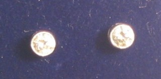 A pair of lady's diamond stud earrings (approx 0.45ct)