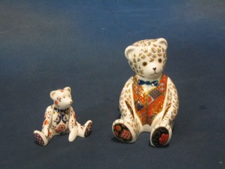 2 Royal Crown Derby figures of seated bears 3" and 6"