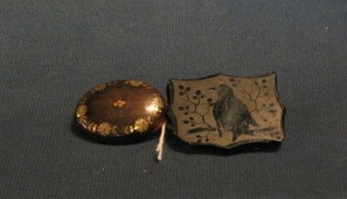 A tortoiseshell and pique brooch and 1 other hardstone brooch decorated a bird (2)