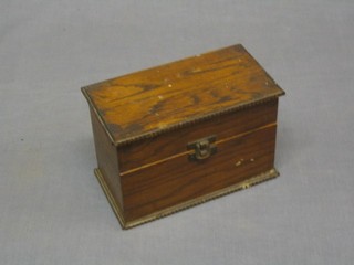 A rectangular oak box with hinged id 7"