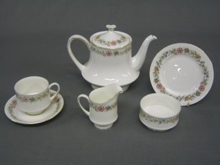 A 21 piece Paragon Belinda pattern tea service comprising teapot, cream jug, sugar bowl, 6 cups, 6 saucers, 6 plates