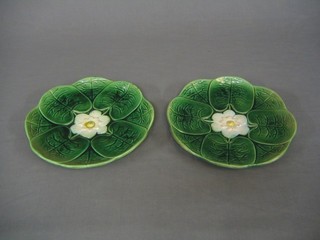 A pair of Majolica style leaf shaped plates 10"