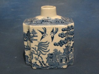 A 19th Century Willow pattern flask 4" (no lid)