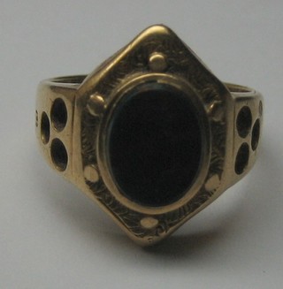 A Victorian 18ct pierced gold signet ring set a blood stone