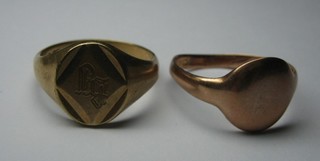 2 gentleman's 9ct gold signet rings