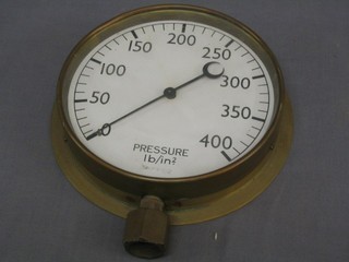 A circular brass pressure gauge - lb per square inch 0 - 400, 8"