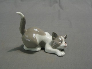 A Lladro figure of a seated cat 5"