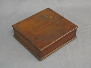 An Edwardian shallow mahogany trinket box with hinged lid 9 1/2"