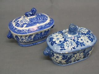 A 19th Century blue and white sauce tureen and cover by Rogers (some chips to lid) 8" together with a later Willow Pattern soup tureen (2)