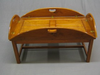 A 20th Century Georgian style yew wood butler's tray on stand 4"
