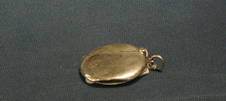 A circular silver vesta case Chester 1911