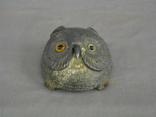 A metal table bell in the form of an owl 4"